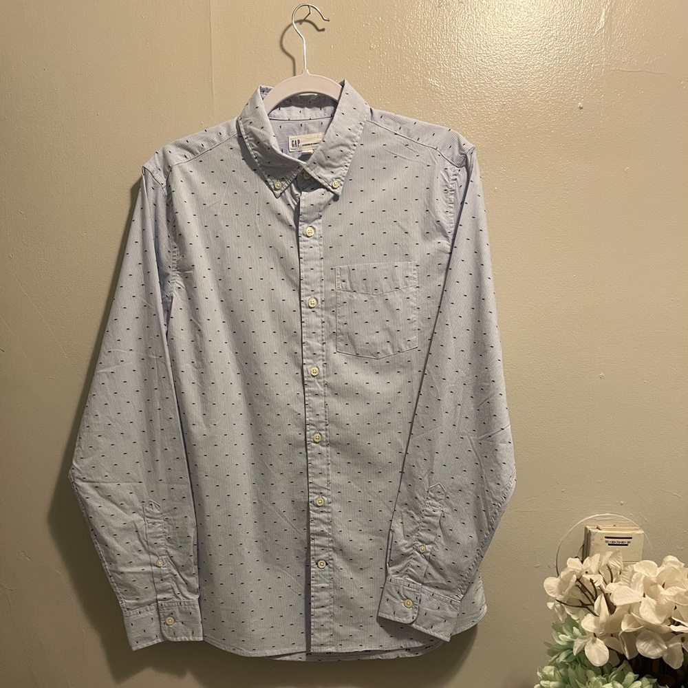 Gap medium shirt.